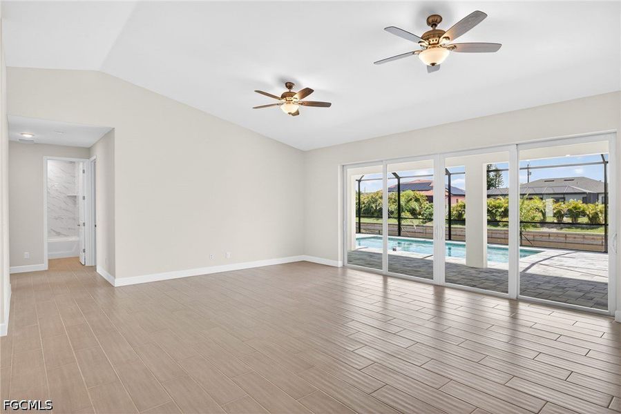 Spacious, unfurnished interior of a new home in Cape Coral, Cape Coral (Image 32).