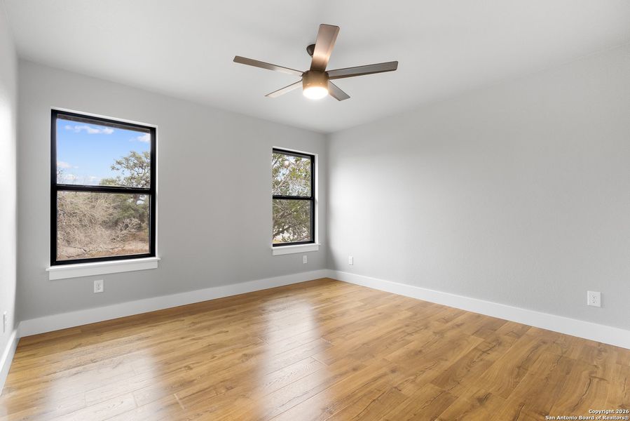 Spacious, unfurnished interior of a new home in , Bandera (Image 32).