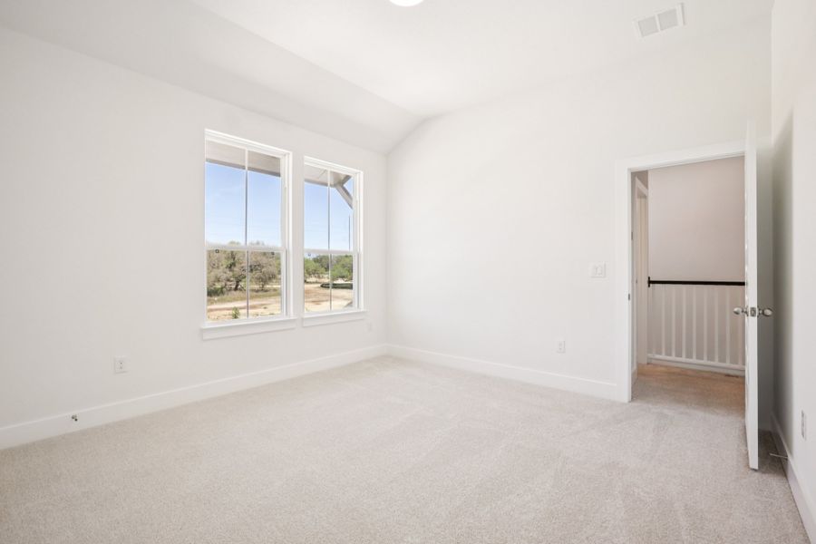 Spacious, unfurnished interior of a new home in Persimmon, Buda (Image 35).