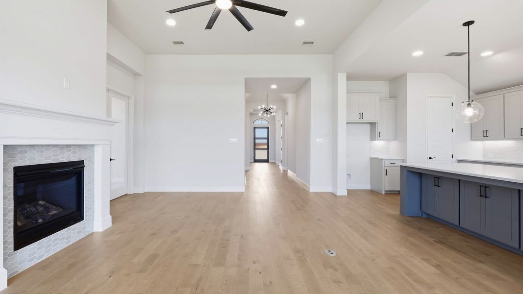 Spacious, unfurnished interior of a new home in Myrtle Creek, Waxahachie (Image 20). Spacious, unfurnished interior of a new home in Myrtle Creek, Waxahachie (Image 20).