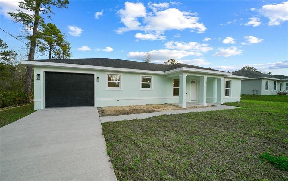 Exterior details and patio area of a home in , Ocklawaha (Image 21).