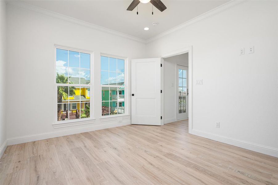 Spacious, unfurnished interior of a new home in , Bolivar Peninsula (Image 44).