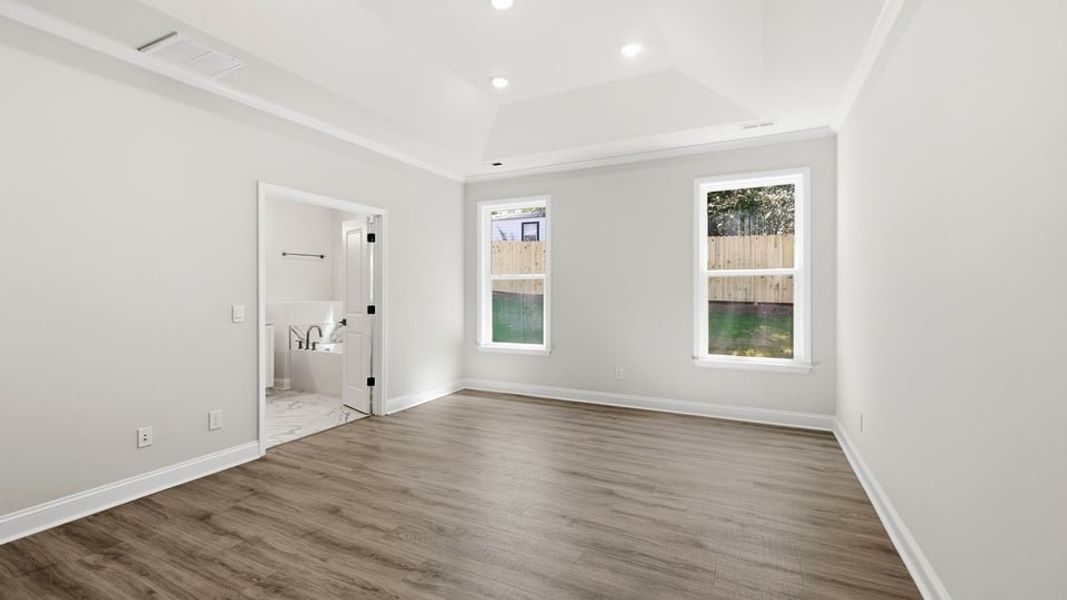 Spacious, unfurnished interior of a new home in Blue Ridge Trail, Fountain Inn (Image 33).