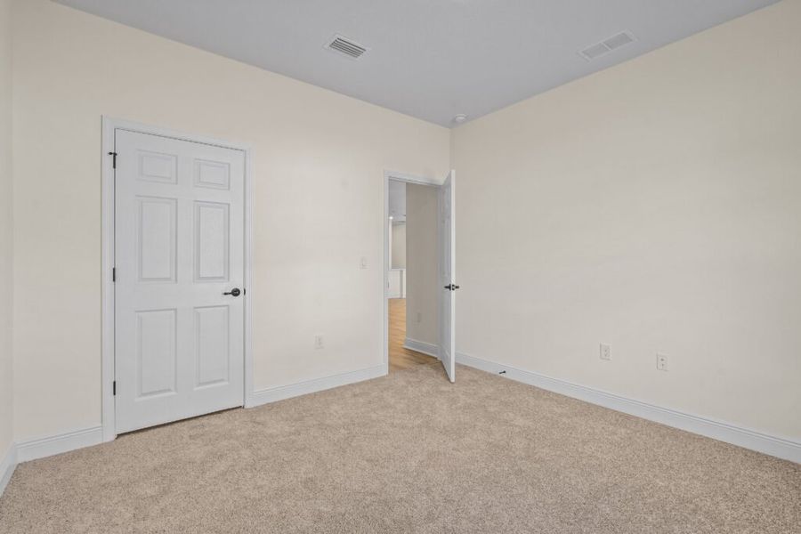 Spacious, unfurnished interior of a new home in Natureview, Freeport (Image 29).