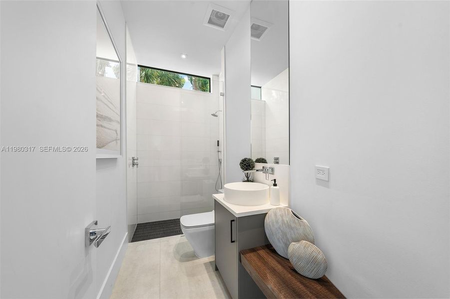 Furnished interior view inside a new home in , Fort Lauderdale (Image 7).