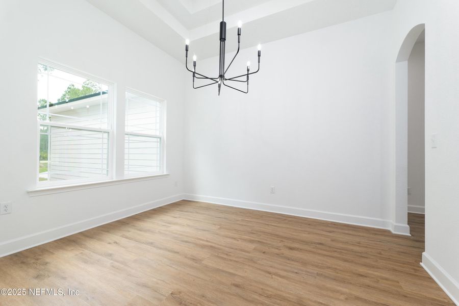 Spacious, unfurnished interior of a new home in , Middleburg (Image 29).