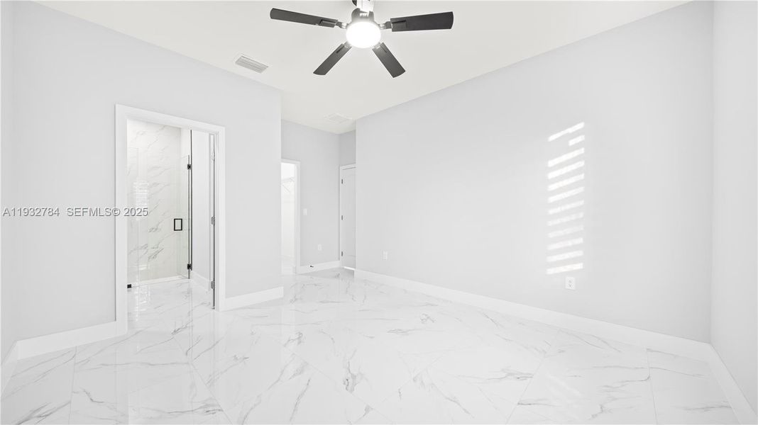 Spacious, unfurnished interior of a new home in , Lehigh Acres (Image 15).