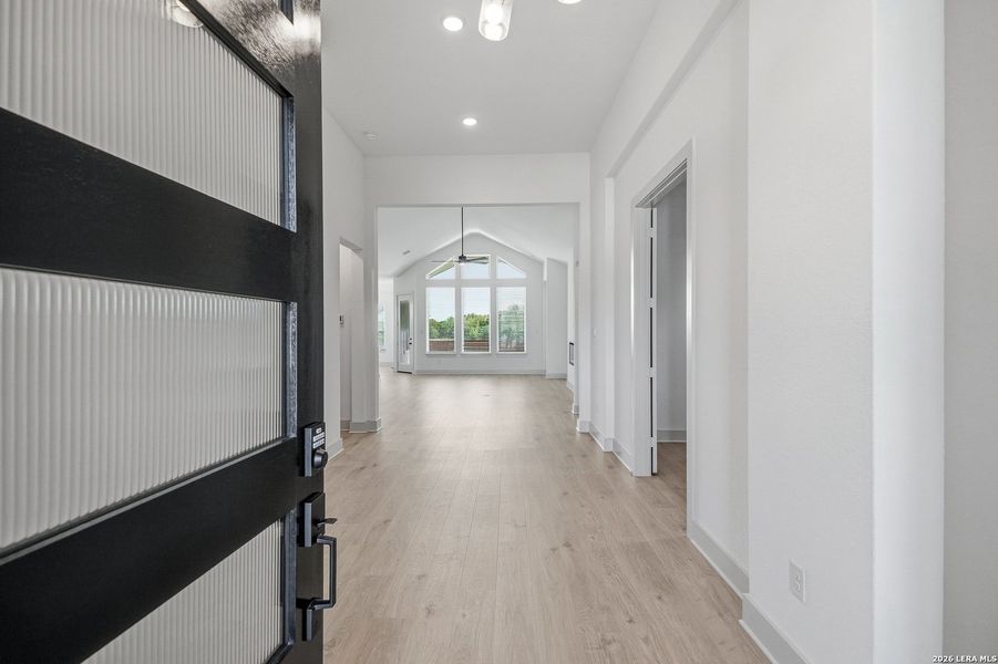 Spacious, unfurnished interior of a new home in Stillwater Ranch, San Antonio (Image 30).