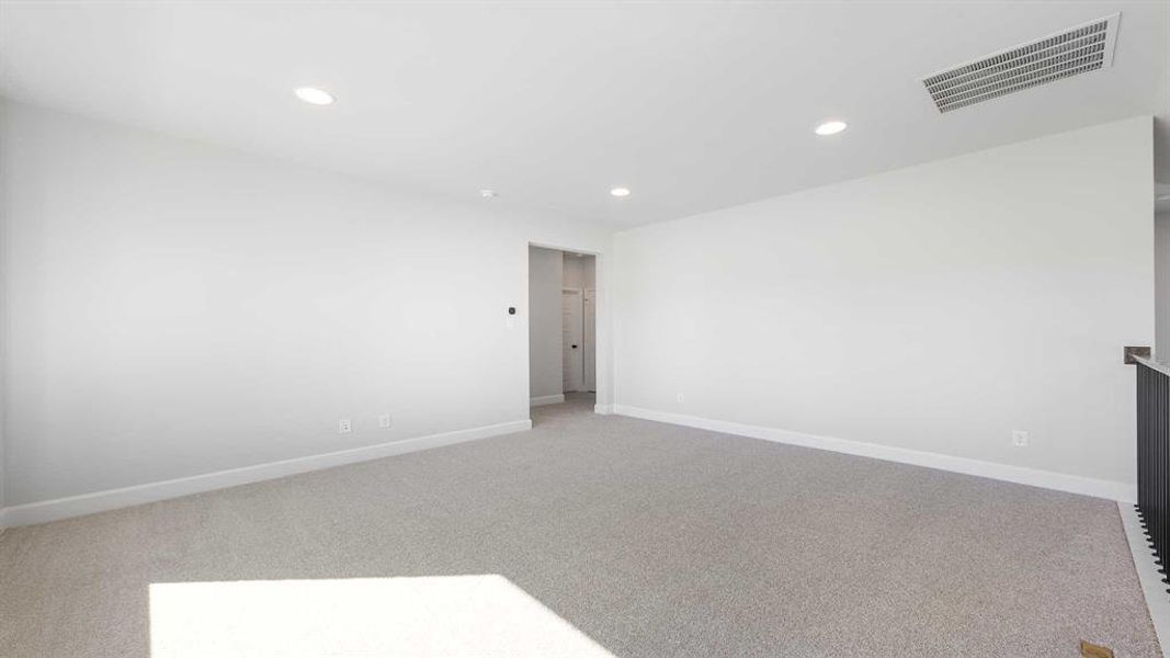 Spacious, unfurnished interior of a new home in The Parks At Wilson Creek 40', Celina (Image 19).