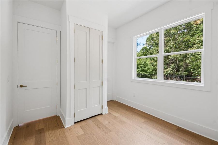 Spacious, unfurnished interior of a new home in , Alpharetta (Image 40).