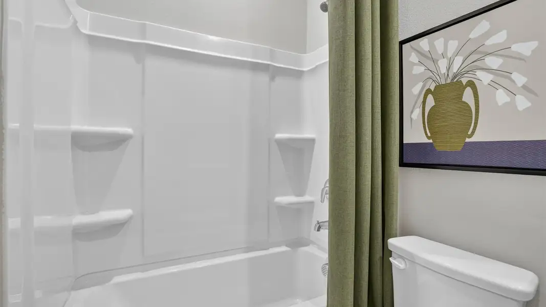 Representative interior finishes for a home built from the Ozark by D.R. Horton in Rock Creek West, Fort Worth (Image 22).