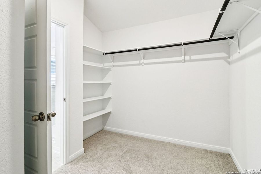 Spacious, unfurnished interior of a new home in Lark Canyon, New Braunfels (Image 34).