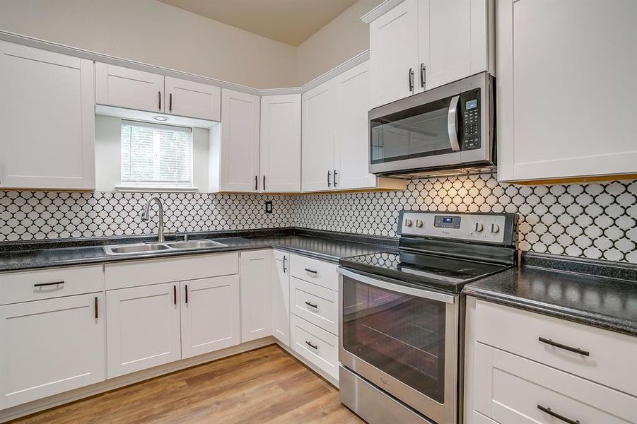 Furnished interior view inside a new home in , Mineral Wells (Image 8).