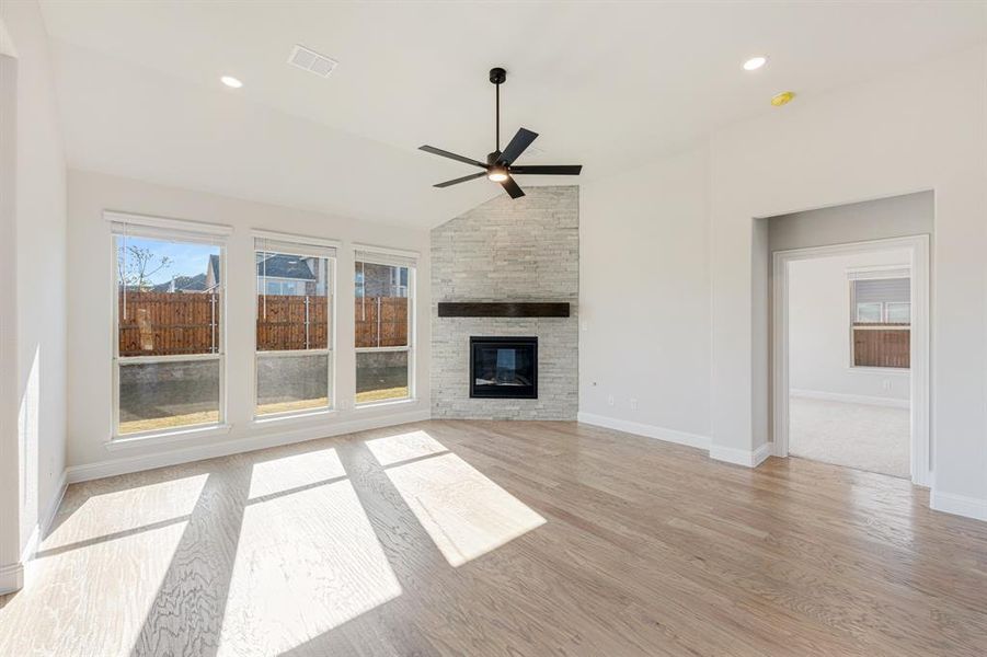 Spacious, unfurnished interior of a new home in Triple Diamond Ranch, Mansfield (Image 28).