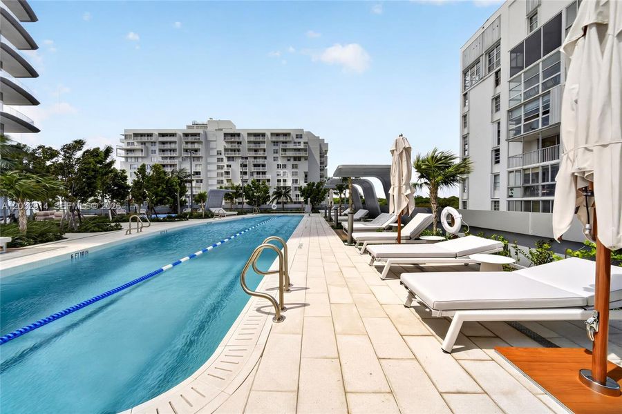 Condo located in Miami, FL showcasing its design and architecture (Image 33).