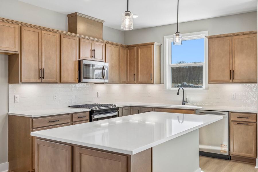 Furnished interior view inside a new home in Del Webb Barton Village, Lebanon (Image 6).