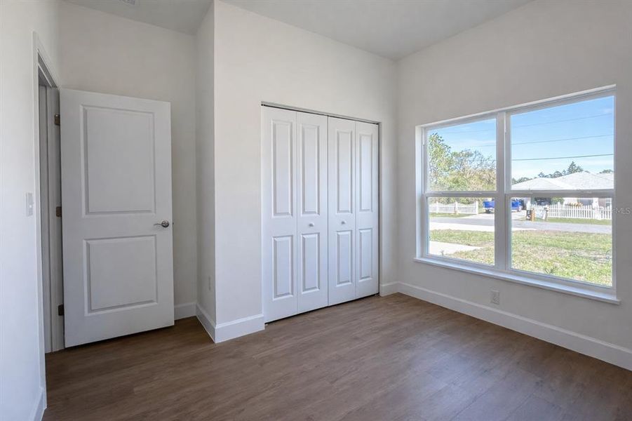 Spacious, unfurnished interior of a new home in , Citrus Springs (Image 24).