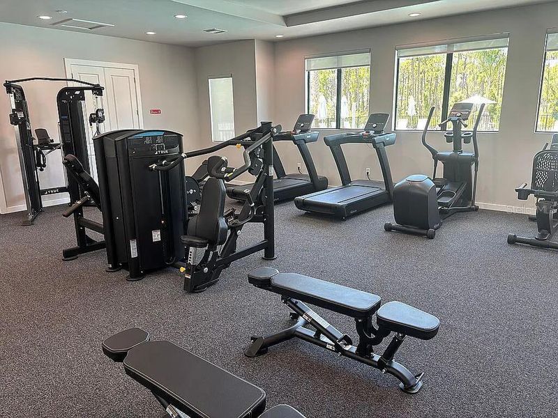 Community amenities in , Englewood (Image 21).