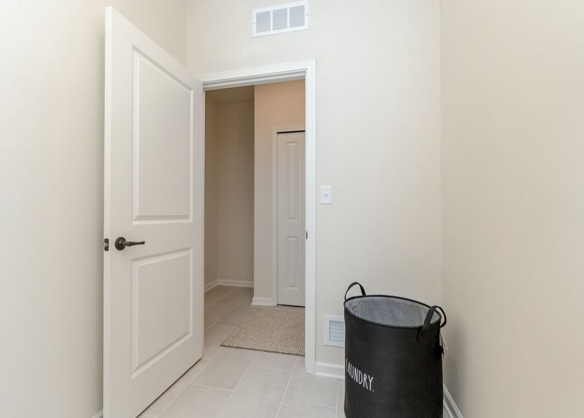 Spacious, unfurnished interior of a new home in Mystic Ridge, Whitmore Lake (Image 63).