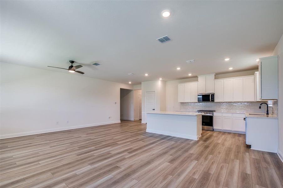 Spacious, unfurnished interior of a new home in Sierra Vista at Kelly Ranch, Aledo (Image 12). Spacious, unfurnished interior of a new home in Sierra Vista at Kelly Ranch, Aledo (Image 12).