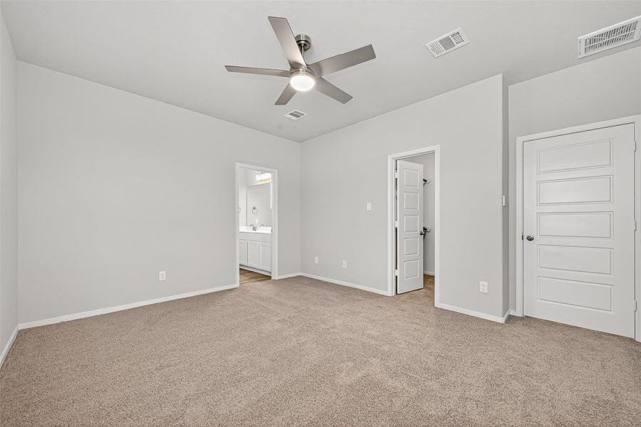 Spacious, unfurnished interior of a new home in Sunterra, Katy (Image 33).