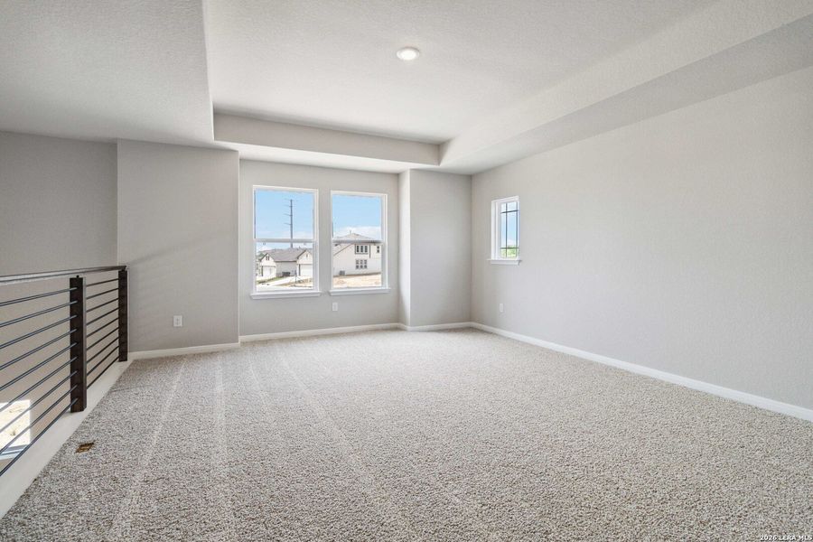 Spacious, unfurnished interior of a new home in Hunters Ranch, San Antonio (Image 9).