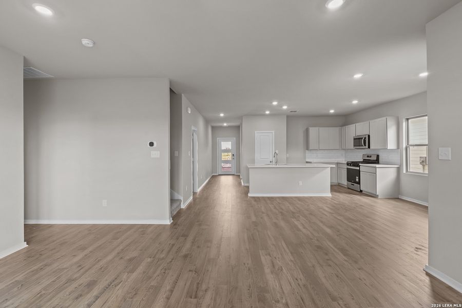 Spacious, unfurnished interior of a new home in Garden Grove, San Antonio (Image 30).
