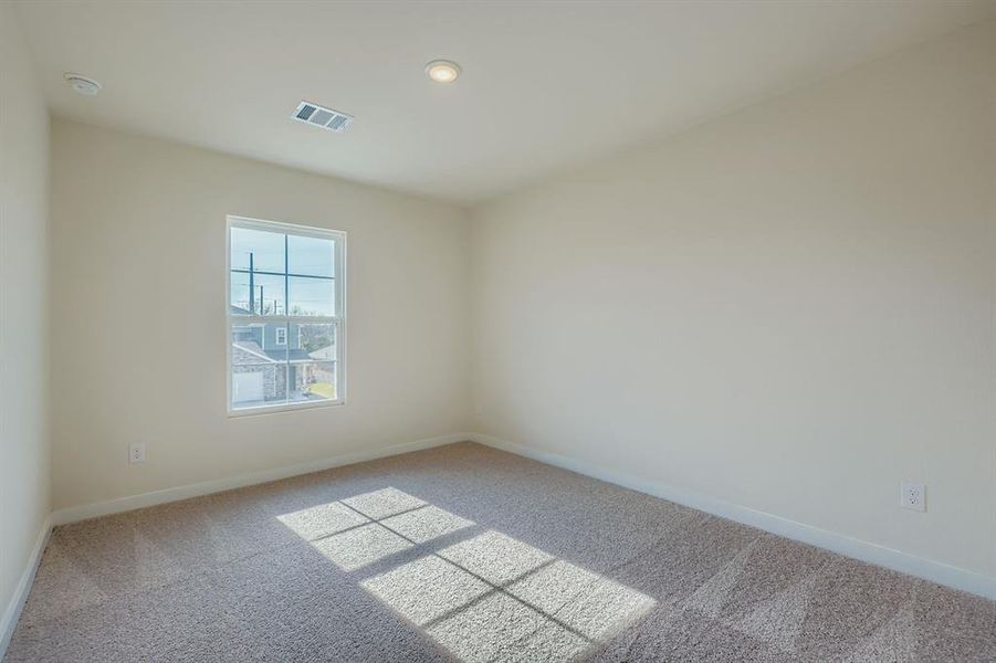 Spacious, unfurnished interior of a new home in Sperling Farms, Ferris (Image 15).