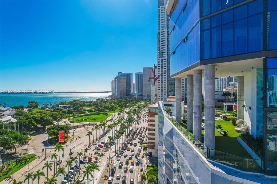 Condo located in Miami, FL showcasing its design and architecture (Image 32).