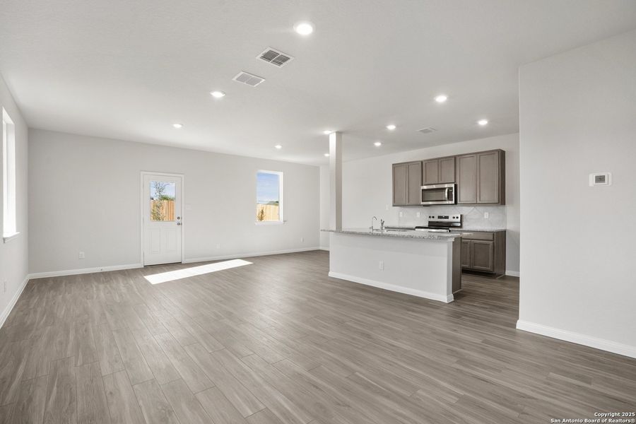 Spacious, unfurnished interior of a new home in Melissa Ranch, San Antonio (Image 15). Spacious, unfurnished interior of a new home in Melissa Ranch, San Antonio (Image 15).