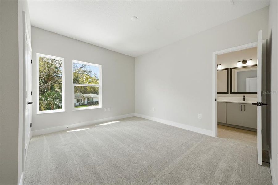 Spacious, unfurnished interior of a new home in , Tampa (Image 45).