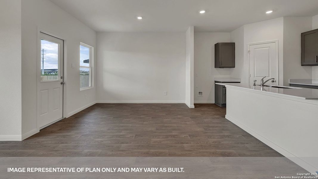 Spacious, unfurnished interior of a new home in Trace, San Marcos (Image 31).