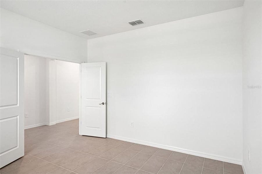 Spacious, unfurnished interior of a new home in Southpointe, Palmetto (Image 33). Spacious, unfurnished interior of a new home in Southpointe, Palmetto (Image 33).