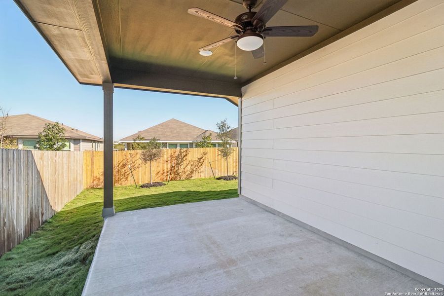 Exterior details and patio area of a home in Catalina, Converse (Image 4).