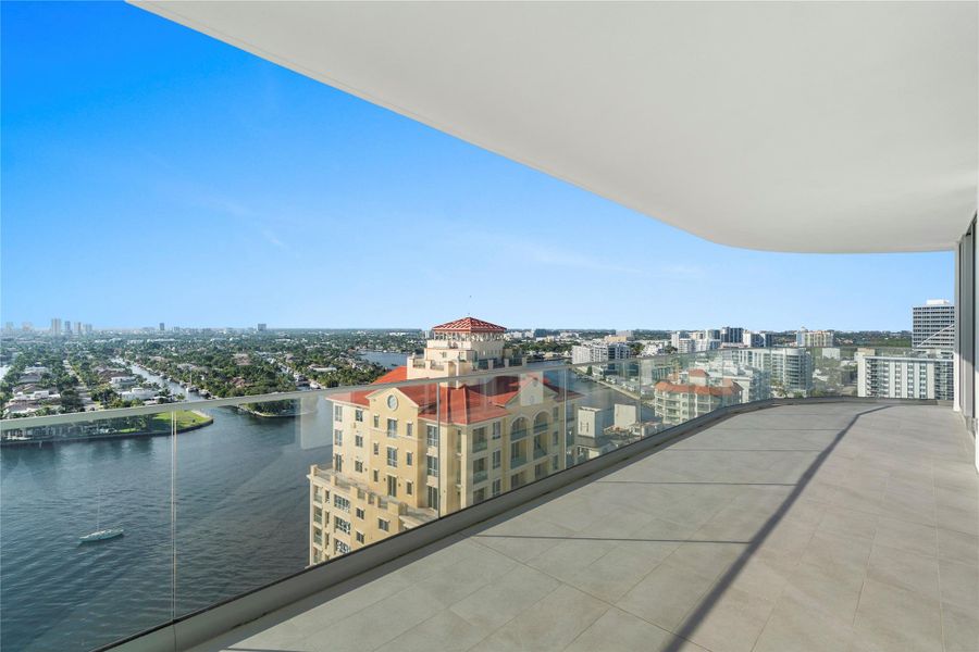 Condo located in Fort Lauderdale, FL showcasing its design and architecture (Image 2).