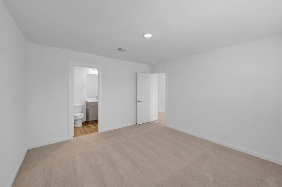 Spacious, unfurnished interior of a new home in Sorella, Tomball (Image 14).