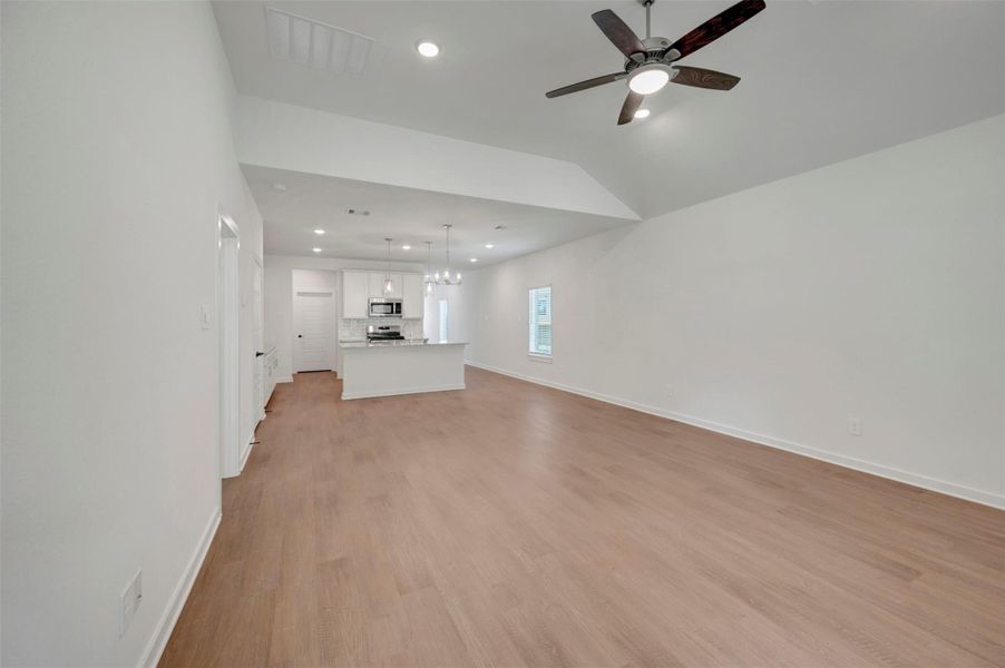 Spacious, unfurnished interior of a new home in Sorella, Tomball (Image 34).