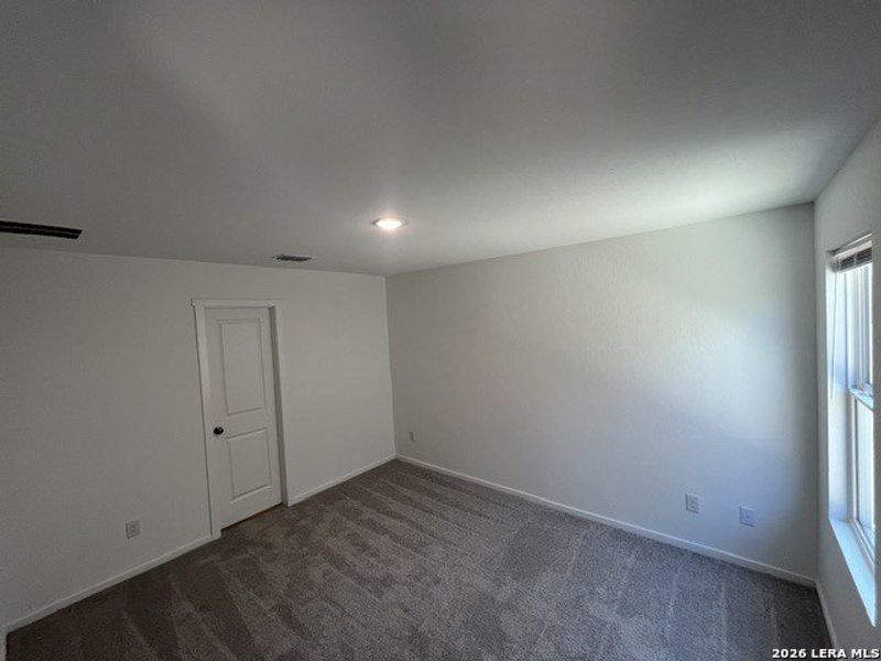 Spacious, unfurnished interior of a new home in , Kerrville (Image 4).