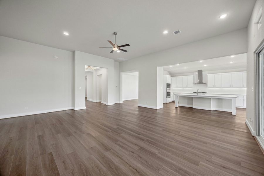 Spacious, unfurnished interior of a new home in Santa Rita Ranch, Georgetown (Image 12).
