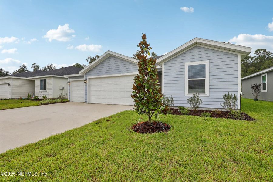 Exterior details and patio area of a home in Azalea Creek, Jacksonville (Image 19). Exterior details and patio area of a home in Azalea Creek, Jacksonville (Image 19).