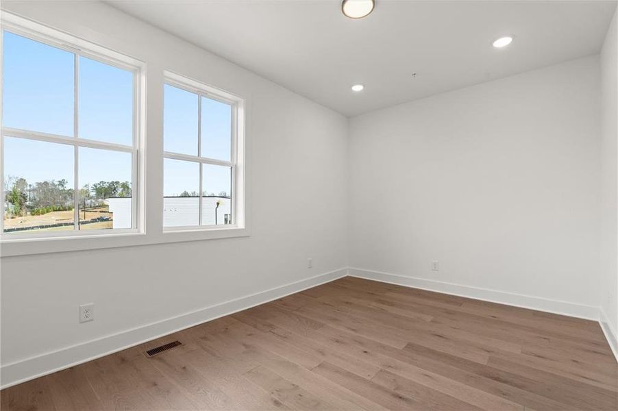 Spacious, unfurnished interior of a new home in , Alpharetta (Image 40).