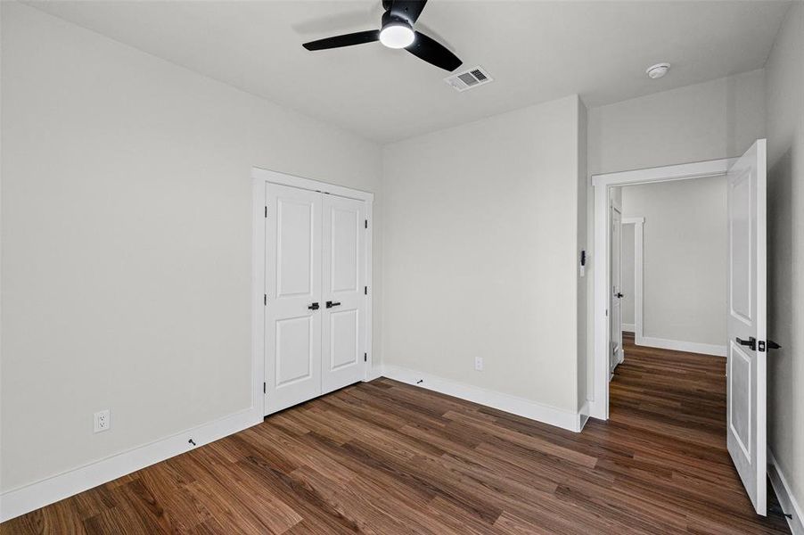Spacious, unfurnished interior of a new home in , Granbury (Image 31).