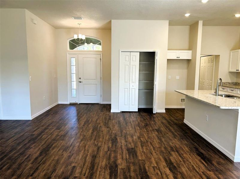 Spacious, unfurnished interior of a new home in , Citrus Springs (Image 10).