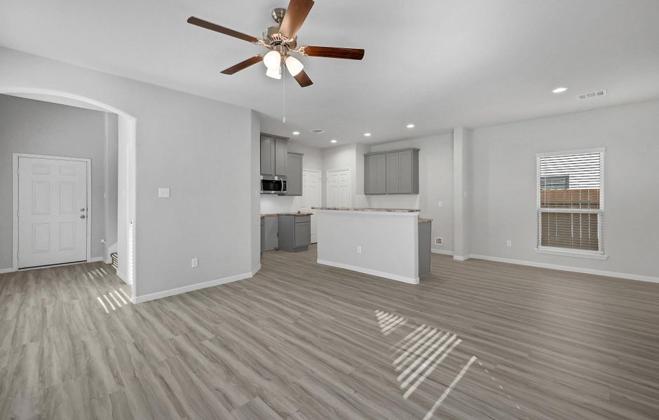 Spacious, unfurnished interior of a new home in Woodland Lakes, Huffman (Image 16).