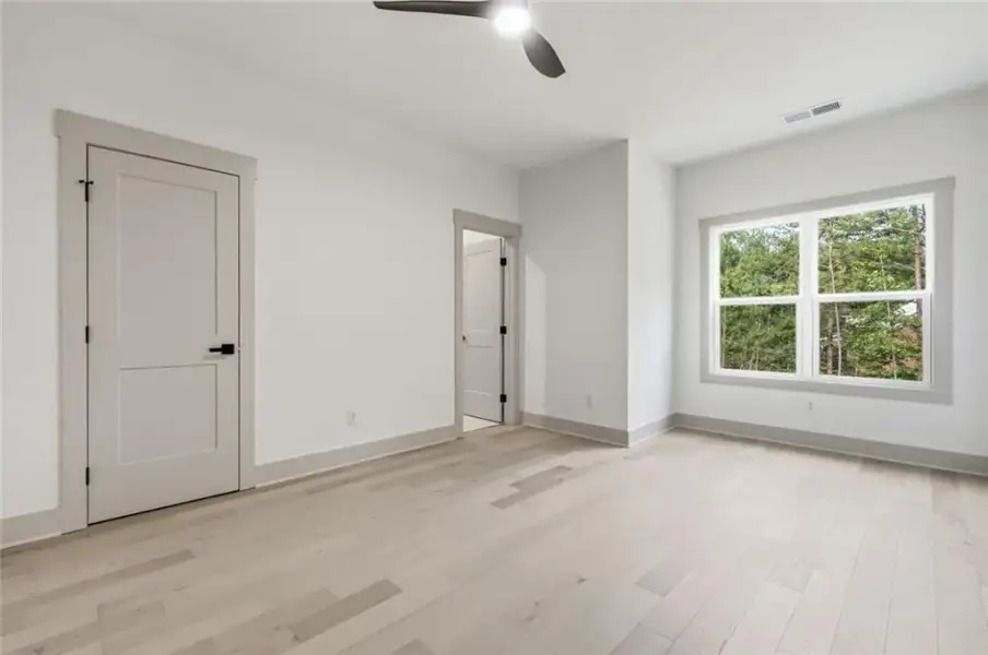 Spacious, unfurnished interior of a new home in , Hull (Image 23).