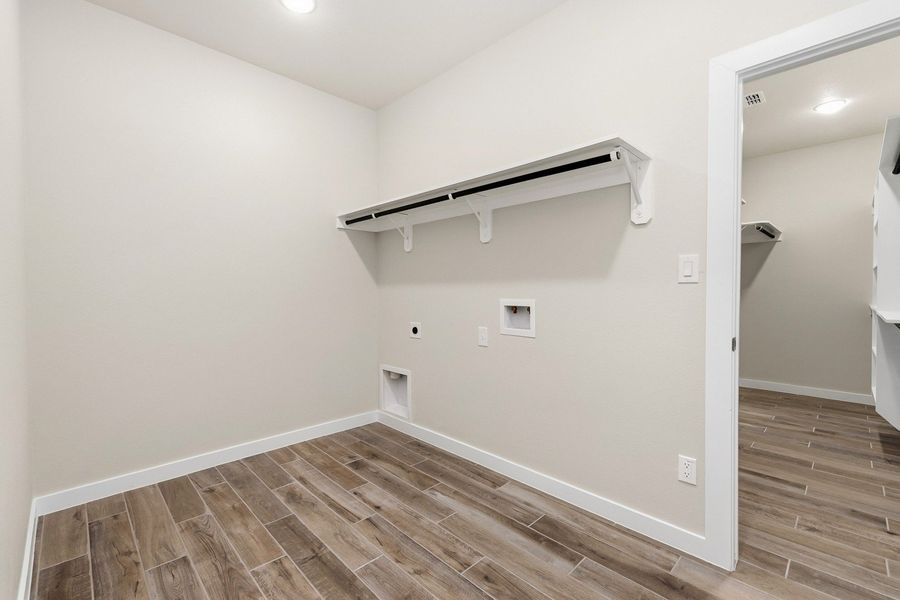 Spacious, unfurnished interior of a new home in Paloma Ranch, Harlingen (Image 9).