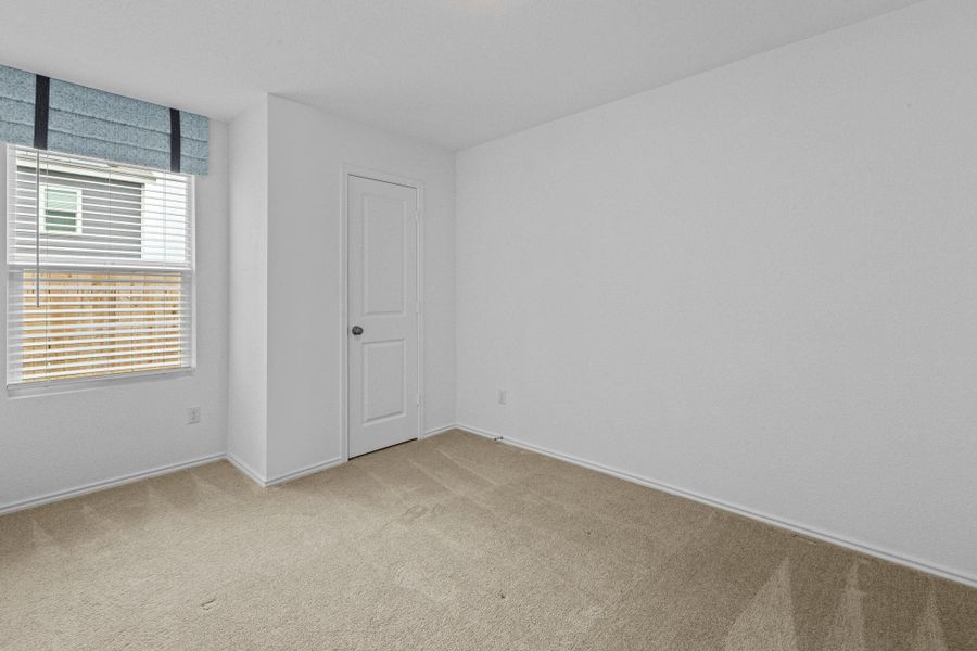 Spacious, unfurnished interior of a new home in Sunset Oaks, San Marcos (Image 23).