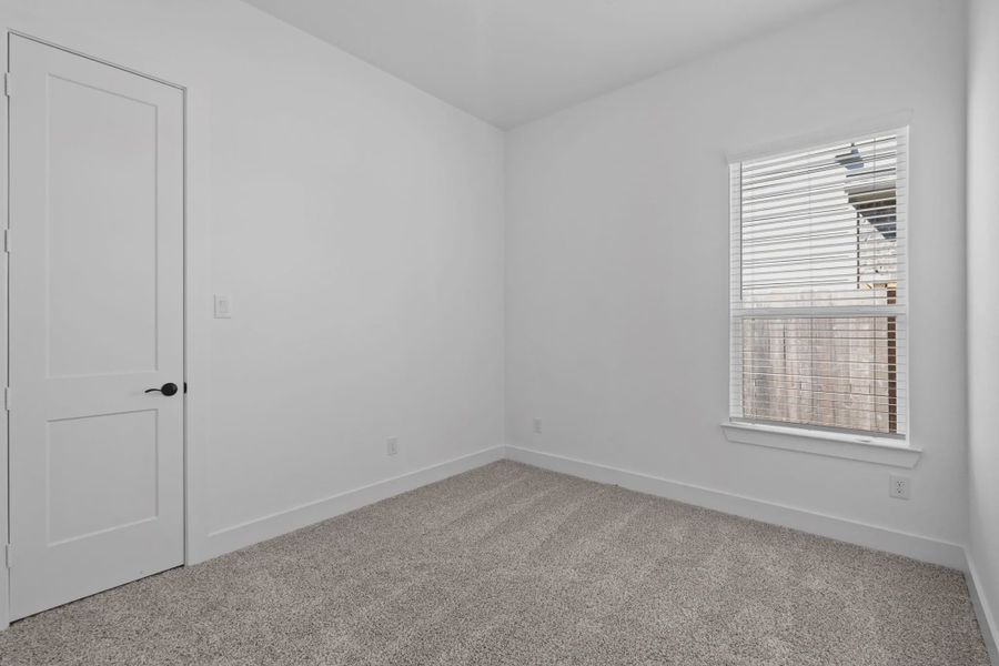 Spacious, unfurnished interior of a new home in Riceland Alley Loads, Mont Belvieu (Image 23).