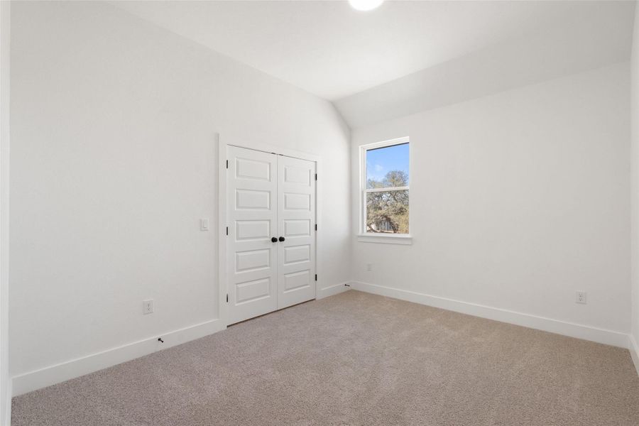 Spacious, unfurnished interior of a new home in Persimmon, Buda (Image 37).