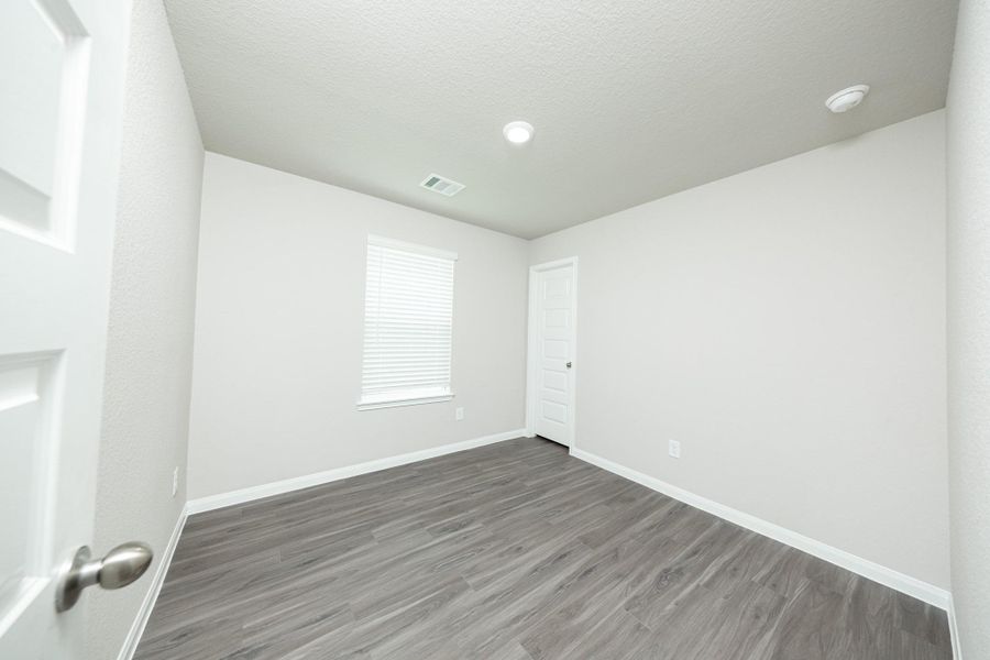 Spacious, unfurnished interior of a new home in Ridgeland Hills, Willis (Image 9).